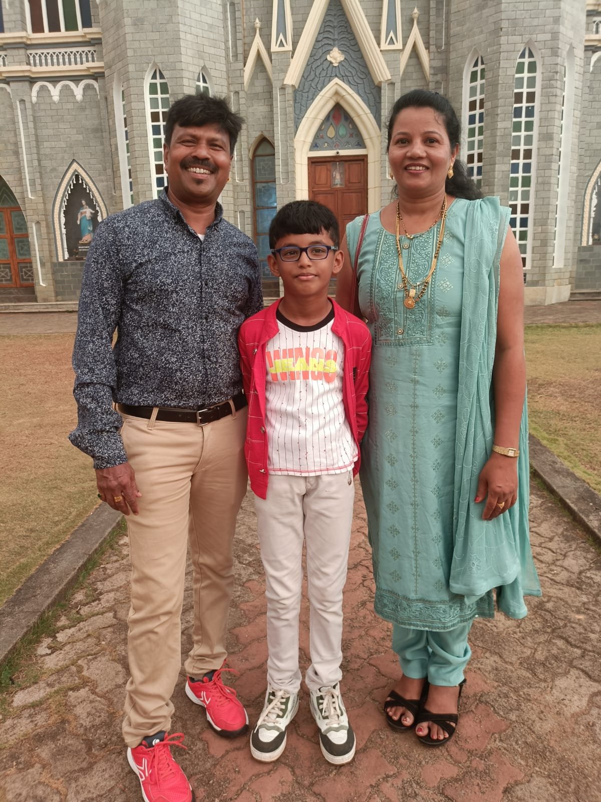 Best Wishes – Ronald Mascarenhas Family Ammunje