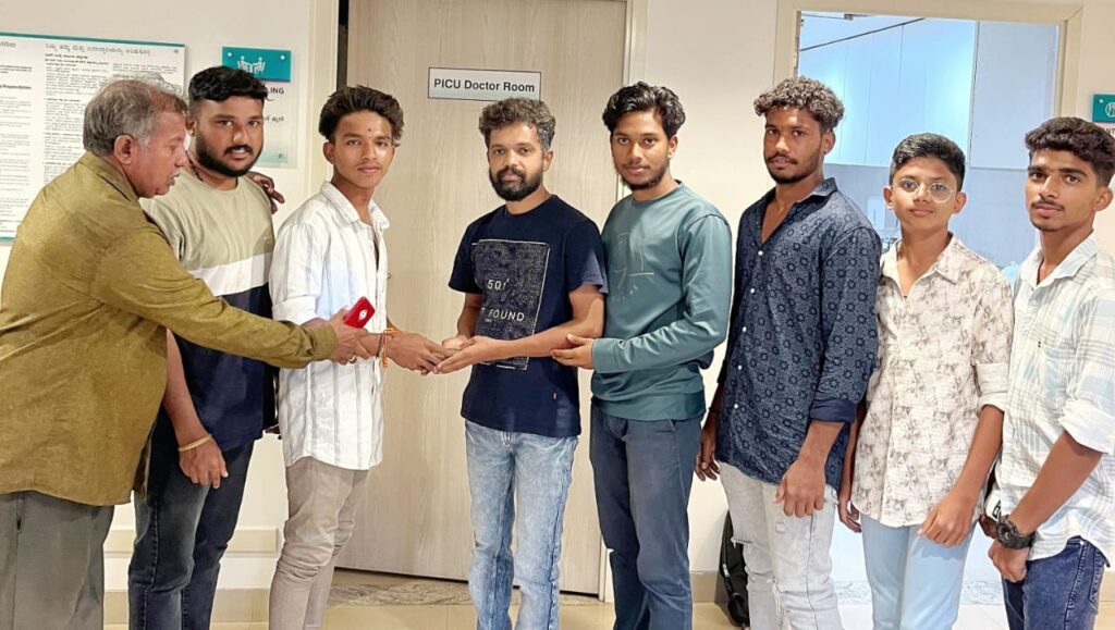 ವೇಷ ಹಾಕಿ ನವರಾತ್ರಿ ವೇಳೆ ನಿಧಿ ಸಂಗ್ರಹ