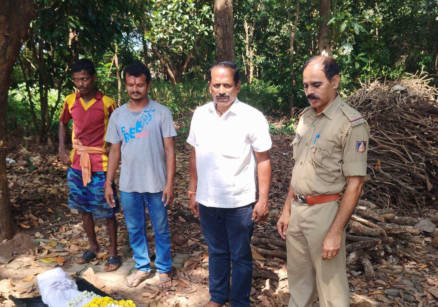 ರಾಘವ ಶೆಟ್ಟಿ ಕೊನೆಗೂ ಅಪರಿಚಿತರಾಗಿ ಅಂತ್ಯ ಸಂಸ್ಕಾರ