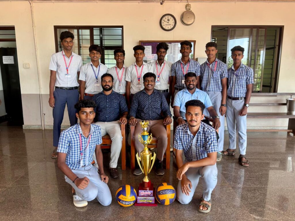 ಜಿಲ್ಲಾ ಮಟ್ಟದ ವಾಲಿಬಾಲ್ ಪಂದ್ಯಾಟದಲ್ಲಿ ಚಾಂಪಿಯನ್ ಆಗಿ ಹೊರಹೊಮ್ಮಿದ ಶ್ರೀ ವೆಂಕಟರಮಣ ಪದವಿ ಪೂರ್ವ ಕಾಲೇಜಿನ ಬಾಲಕರ ತಂಡ.