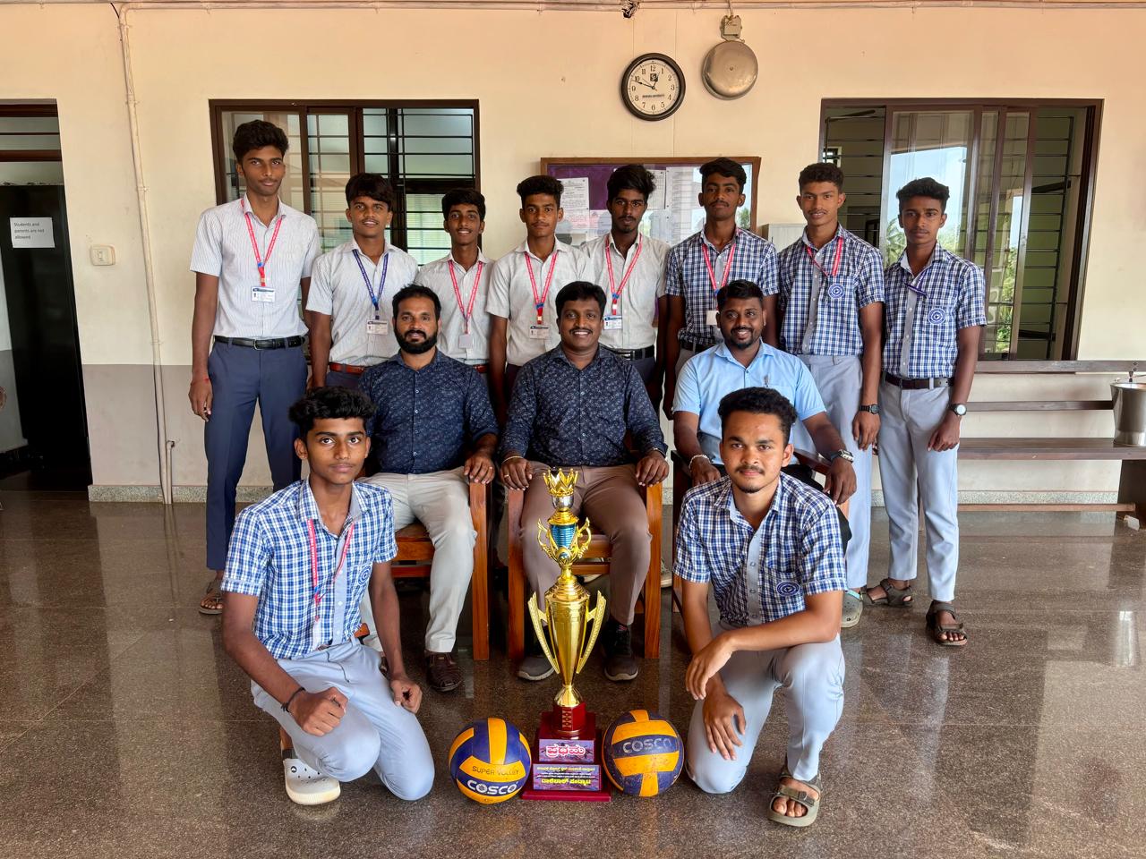 ಜಿಲ್ಲಾ ಮಟ್ಟದ ವಾಲಿಬಾಲ್ ಪಂದ್ಯಾಟದಲ್ಲಿ ಚಾಂಪಿಯನ್ ಆಗಿ ಹೊರಹೊಮ್ಮಿದ ಶ್ರೀ ವೆಂಕಟರಮಣ ಪದವಿ ಪೂರ್ವ ಕಾಲೇಜಿನ ಬಾಲಕರ ತಂಡ.