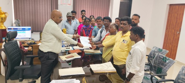 ಕೊರಗ ಸಂಘಗಳ ಒಕ್ಕೂಟದಿಂದ ಕಾರ್ಕಳ ತಾಲೂಕು ತಹಶೀಲ್ದಾರ್ ಗೆ ಮನವಿ