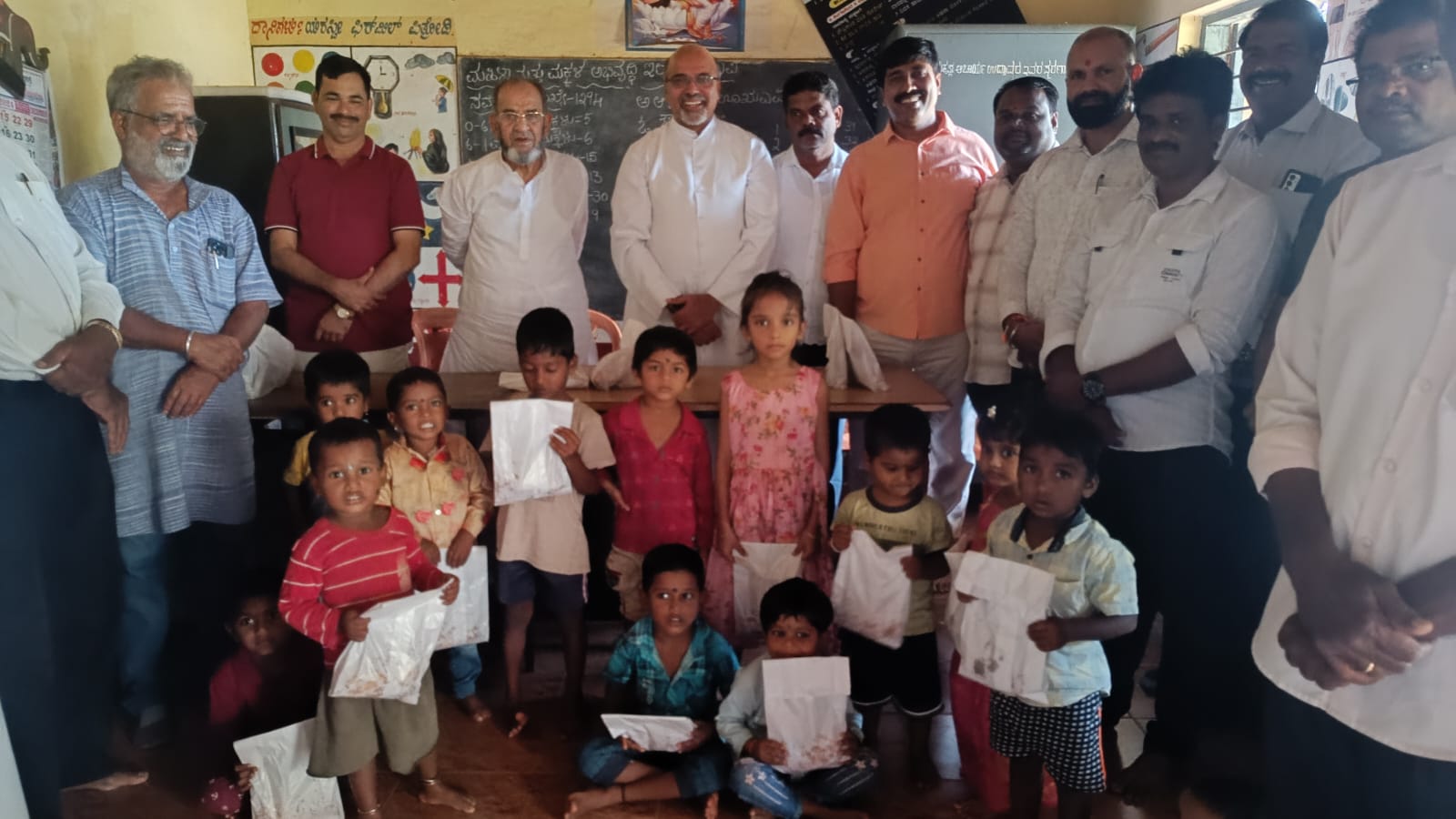 11 ಅಂಗನವಾಡಿಗಳಲ್ಲಿ ಕ್ರಿಸ್ಮಸ್ ಆಚರಣೆ ಮಾಡಿದ ಉದ್ಯಾವರ ಸೌಹಾರ್ದ ಸಮಿತಿ