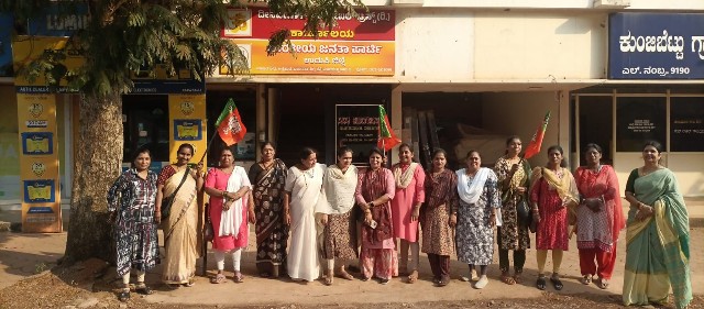 ದೆಹಲಿಗೆ ಮಹಿಳಾ ಮುಖ್ಯಮಂತ್ರಿ : ಬಿಜೆಪಿ ಜಿಲ್ಲಾ ಮಹಿಳಾ ಮೋರ್ಚಾ ಸಂಭ್ರಮಾಚರಣೆ
