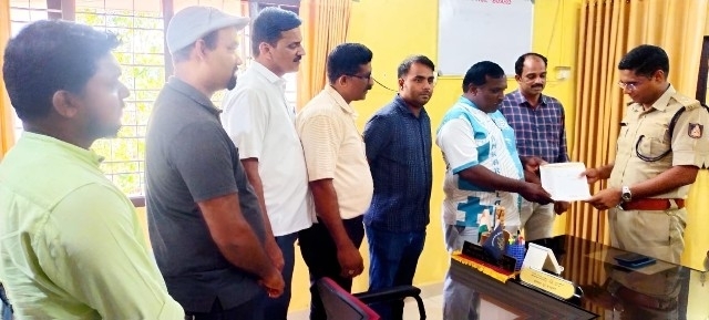 ಅನಧಿಕೃತ ಪತ್ರಕರ್ತರ ವಾಹನಗಳಲ್ಲಿ ಮೀಡಿಯಾ ಸ್ಟಿಕ್ಕರ್ ದುರ್ಬಳಕೆ; ಕಠಿಣ ಕ್ರಮಕ್ಕೆ ಎಸ್ಪಿಗೆ ದೂರು