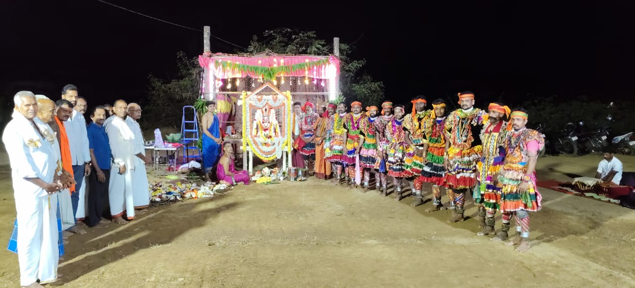 ಹಾವಂಜೆ ಗ್ರಾಮದ ಕೀಳಂಜೆ, ಶ್ರೀ ಗದ್ದುಗೆ ಅಮ್ಮನವರ ಅಲಂಕಾರ ಪೂಜೆಯೊಂದಿಗೆ, ಅಮ್ಮನ ದರ್ಶನ ಸೇವೆ ಗೊಂದೋಳು ಕುಣಿತ ಸೇವೆ
