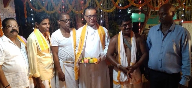 ನೇಮೋತ್ಸವ ಕಾರ್ಯಕ್ರಮದಲ್ಲಿ ಭಾಗಿಯಾಗಿ ಸೌಹಾರ್ದತೆ ಮೆರೆದ ಕೈಸ್ತ ಧರ್ಮಗುರು