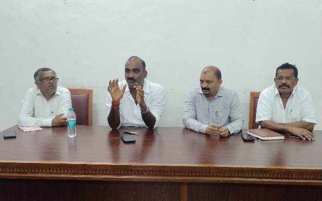 ಮಲ್ಪೆ ಆದಿ ಉಡುಪಿ ಹೆದ್ದಾರಿ ಕಾಮಗಾರಿ ಅಧಿಕಾರಿಗಳೊಂದಿಗೆ ಶಾಸಕ ಯಶ್ ಪಾಲ್ ಸುವರ್ಣ ಸಭೆ