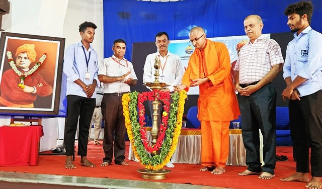 ಕ್ಷಣಿಕ ಆನಂದದ ಬದಲು ಶಾಶ್ವತತೆ ಕಡೆಗೆ ಚಿಂತಿಸಿ: ಸ್ವಾಮಿ ಯುಗೇಶಾನಂದಜಿ