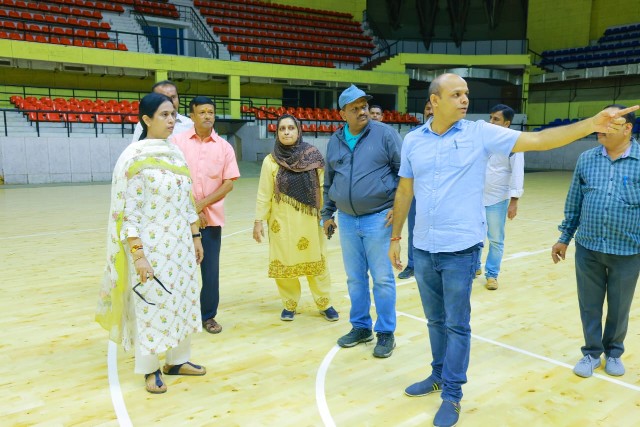 ಕಂಠೀರವ ಸ್ಟೇಡಿಯಂ ಪರಿಶೀಲನೆ ನಡೆಸಿದ ಸಚಿವೆ ಲಕ್ಷ್ಮೀ ಹೆಬ್ಬಾಳಕರ್