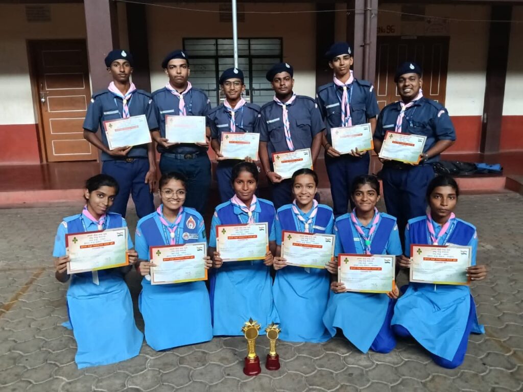 ಕ್ರೈಸ್ಟ್‌ಕಿಂಗ್: ರೋವರ್ಸ್ ಮತ್ತು ರೇಂಜರ್ಸ್ ಗೀತಾ ಗಾಯನ ಸ್ಪರ್ಧೆಯಲ್ಲಿ ರೋವರ್ಸ್ ತಂಡ ಪ್ರಥಮ ಸ್ಥಾನ ಪಡೆದು ಜಿಲ್ಲಾ ಮಟ್ಟಕ್ಕೆ ಆಯ್ಕೆ