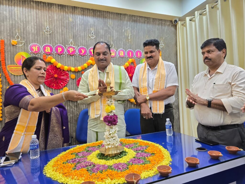 ರೋಜರಿ ಕ್ರೆಡಿಟ್ ಕೋ ಆಪರೇಟಿವ್ ಸೊಸೈಟಿ ಲಿಮಿಟೆಡ್ ಶಿರ್ವ ಶಾಖೆಯಲ್ಲಿ ದೀಪಾವಳಿ ಸಂಭ್ರಮ.