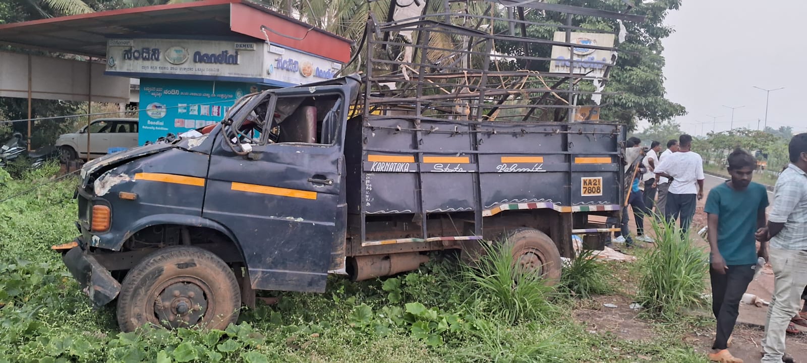 ಕಾಪು: ಗುಡ್ಸ್ ಟೆಂಪೋ ಭೀಕರ ಅಪಘಾತ- ಐವರು ಮೃತ್ಯು, 7 ಮಂದಿ ಗಾಯ*