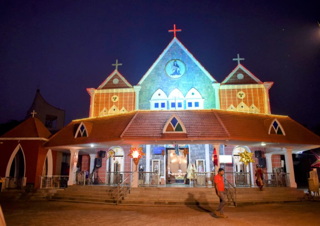 ಸೇಕ್ರೆಡ್ ಹಾರ್ಟ್ ಚರ್ಚ್ ಕೊಳಲಗಿರಿಯಲ್ಲಿ ಕ್ರಿಸ್ಮಸ್ ಹಬ್ಬದ ಆಚರಣೆ