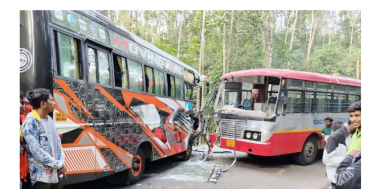 ಸರಕಾರಿ ಬಸ್ ಹಾಗೂ ಖಾಸಗಿ ಬಸ್ ಮುಖಾಮುಖಿ ಡಿಕ್ಕಿ..