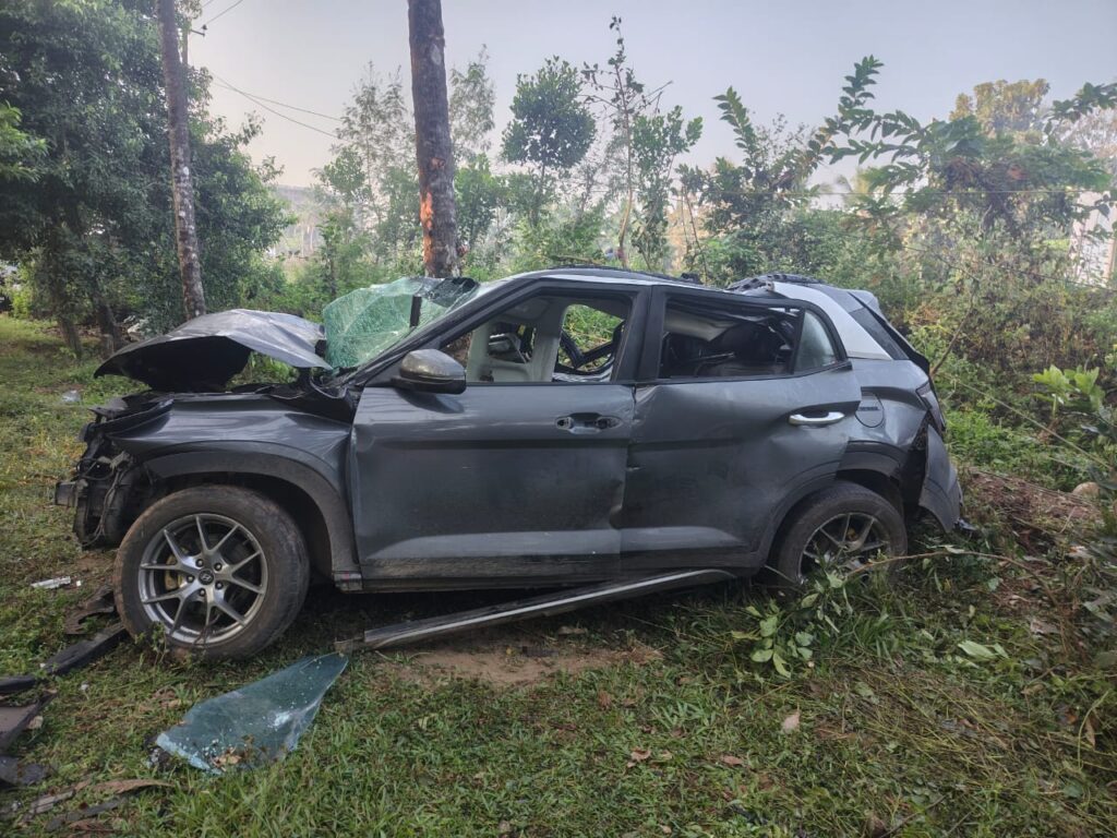 ಮಂಗಳೂರು:ಬೀಕರ ಕಾರು ಅಪಘಾತ