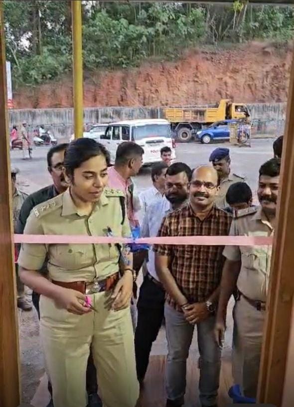 ರಶ್ವಿ ಕನ್ಸ್ಟ್ರಷನ್ ಮಾಲಕರಿಂದ ಪೊಲೀಸ್ ತನಿಖಾ ಠಾಣೆ ( ಚೆಕ್ ಪೋಸ್ಟ್ ) ಹಸ್ತಾಂತರ