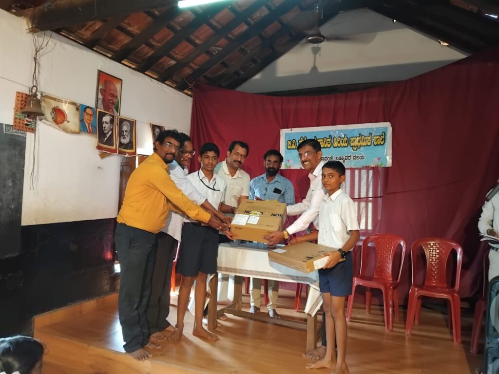ಕೀಳಂಜೆ ಶಾಲೆಗೆ ಕೊಡುಗೆ ಹಸ್ತಾಂತರ ಕಾರ್ಯಕ್ರಮ*