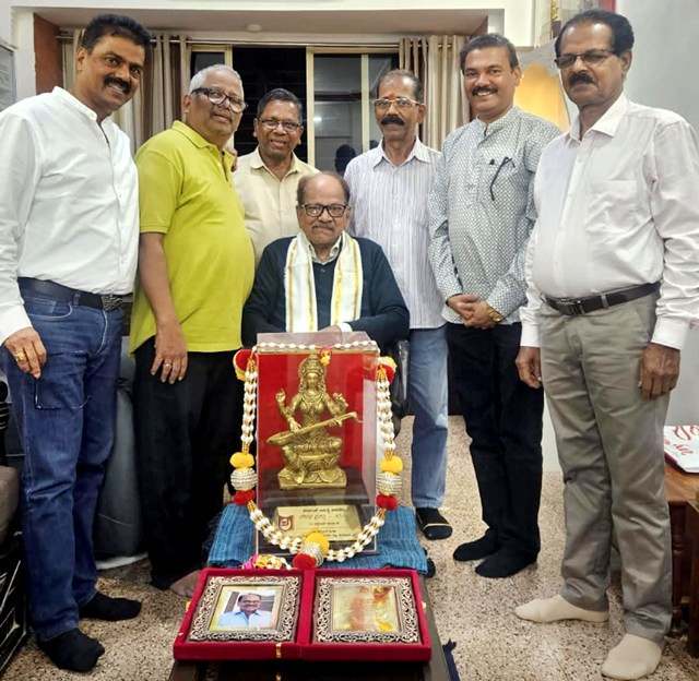 ಡಾ| ಕಾರ್ನಾಡ್‌ರನ್ನು ಅಭಿನಂದಿ ಸಿದ ಮದರ್ ಇಂಡಿಯಾ ಎಕ್ಸ್ ಸ್ಟೂಡೆಂಟ್ಸ್ ಫೌಂಡೇಶನ್