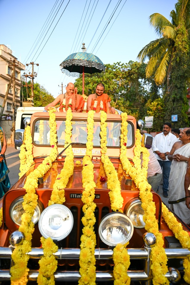 ಶ್ರೀ ಪುತ್ತಿಗೆ ಯತಿದ್ವಯರಿಗೆ ಪಣಿಯಾಡಿ ಭಕ್ತರಿಂದ ಮೊದಲ ಅಭಿನಂದನೆ
