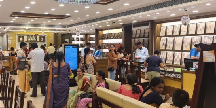 ಜಿ ಎಲ್ ಆಚಾರ್ಯ ಜ್ಯುವೆಲ್ಲರ್‌ನಲ್ಲಿ “ರಿಪಬ್ಲಿಕ್ ಸೇಲ್” ಕೊಡುಗೆಗೆ ಗ್ರಾಹಕರಿಂದ ಉತ್ತಮ ಸ್ಪಂದನೆ