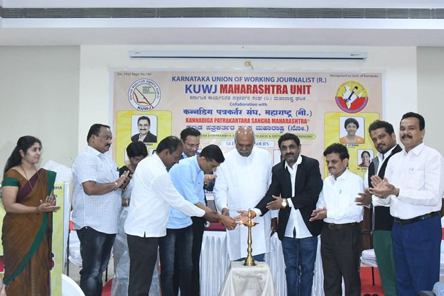 ಕಾರ್ಯನಿರತ ಪತ್ರಕರ್ತರ ಸಂಘ ಮಹಾರಾಷ್ಟ್ರ ಘಟಕದ ಪದಗ್ರಹಣ-ಡೈಯರಿ ಬಿಡುಗಡೆ