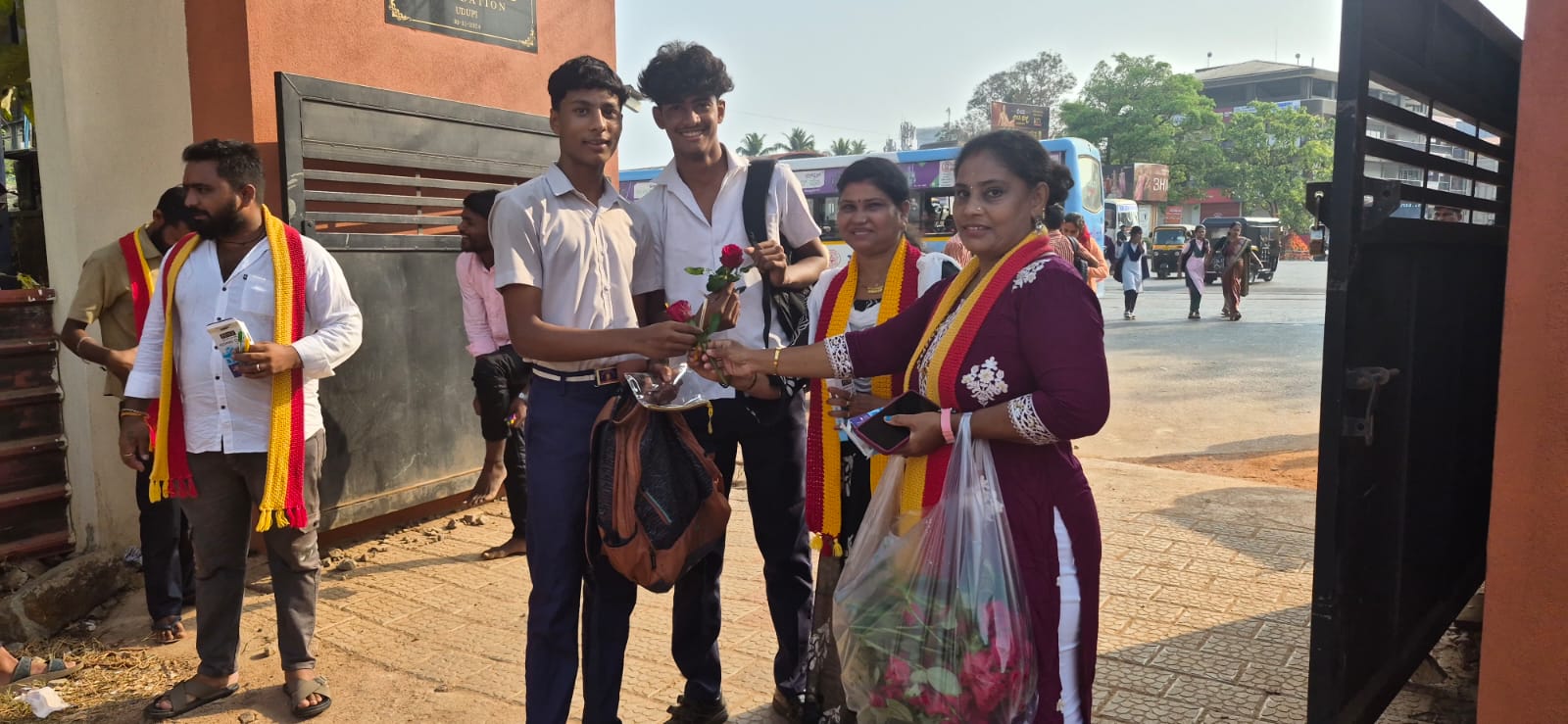 ಕರ್ನಾಟಕ ರಕ್ಷಣಾ ವೇದಿಕೆಯ ವತಿಯಿಂದ 10 ನೇ ತರಗತಿಯ ವಿದ್ಯಾರ್ಥಿಗಳ ಪರೀಕ್ಷೆಗೆ ಶುಭ ಹಾರೈಕೆ*
