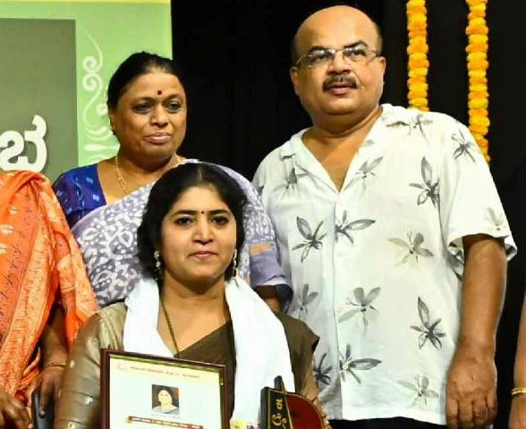 ಕವಯಿತ್ರಿ ಅನಿತಾ ಪಿ.ತಾಕೊಡೆಗೆ ಸಂಕಮ್ಮ ಸಂಕಣ್ಣನವರ್ ದತ್ತಿ ಪ್ರಶಸ್ತಿ ಪ್ರದಾನ