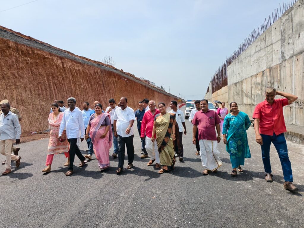 ಕಟಪಾಡಿಯಲ್ಲಿ ಓವರ್‌ಪಾಸ್‌ನ ಒಂದು ಬದಿಯ ರಸ್ತೆ ಸಂಚಾರಕ್ಕೆ ಮುಕ್ತಗೊಳಿಸಿದ ಸಂಸದ ಕೋಟ, ಶಾಸಕ ಗುರ್ಮೆ