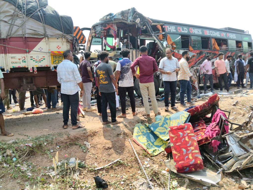 ತ್ರಾಸಿ ಬಳಿ ಪ್ರವಾಸಿ ಬಸ್-ಟ್ಯಾಂಕರ್-ಲಾರಿ ಸರಣಿ ಅಪಘಾತ: 3 ವಿದ್ಯಾರ್ಥಿಗಳು ಮೃತ್ಯು