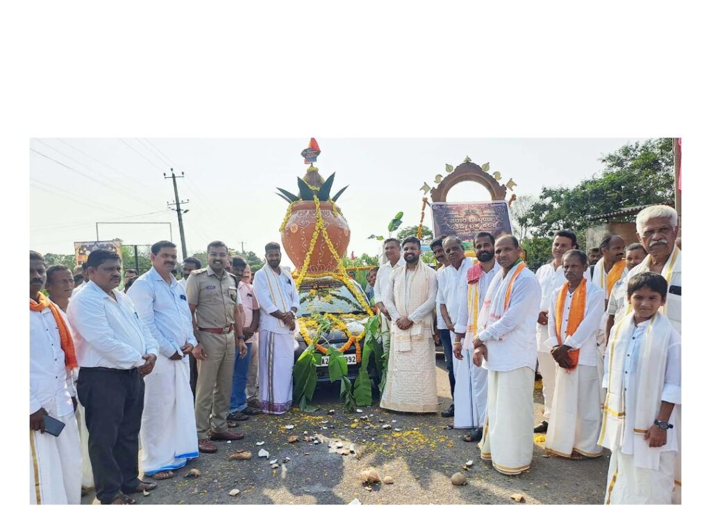 ಫರಾರಿ ಬೊಬ್ಬರ್ಯ ದೇವಾಲಯ ಪುನರ್ ಪ್ರತಿಷ್ಠಾಪನೆ, ಹಸಿರು ಹೊರೆಕಾಣಿಕೆ