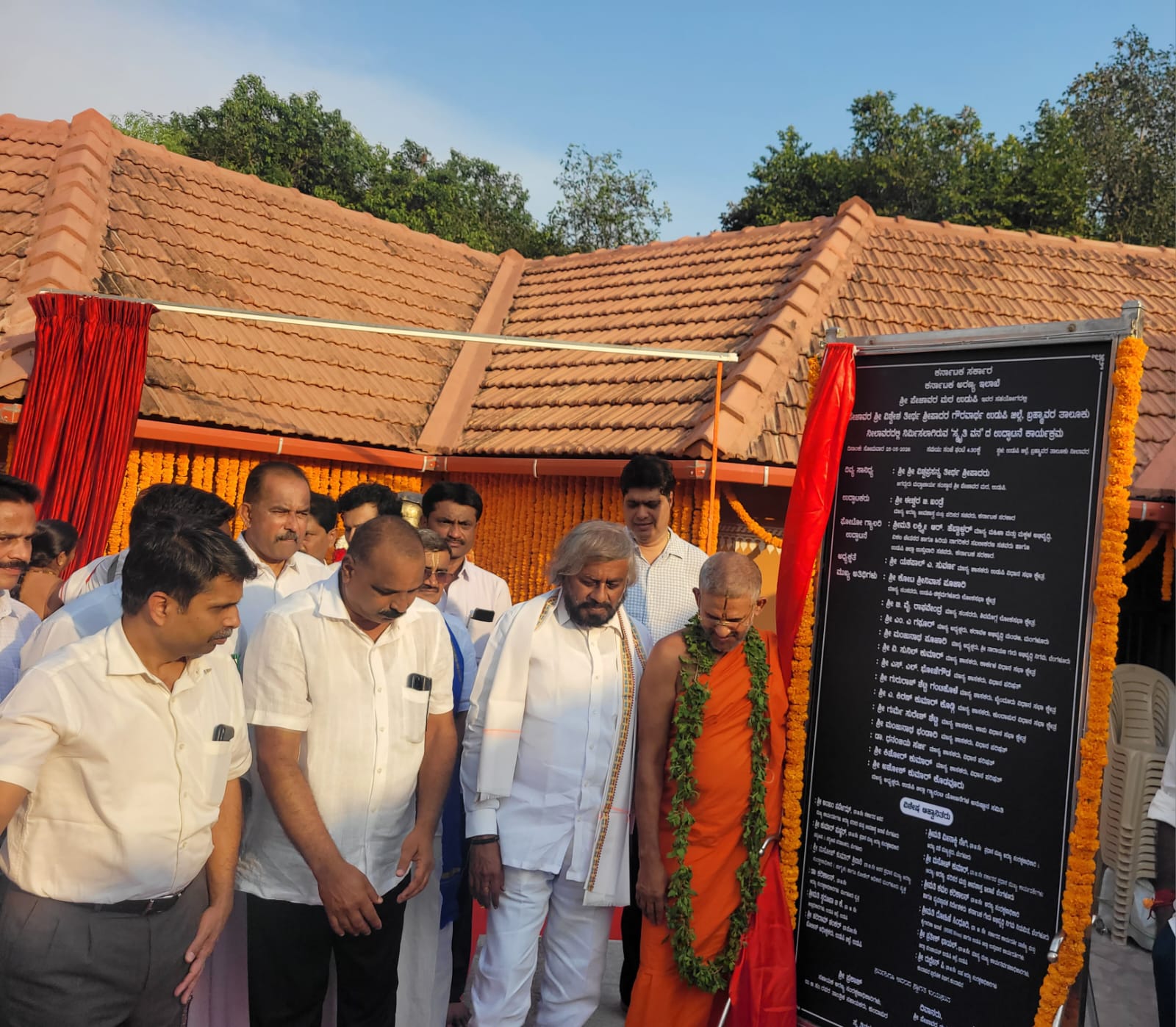 ಪ್ರಗತಿಪರ ಚಿಂತನೆಯ ಯತಿಗಳೆಂದರೆ ಪೇಜಾವರಶ್ರೀ:ಈಶ್ವರ ಖಂಡ್ರೆ