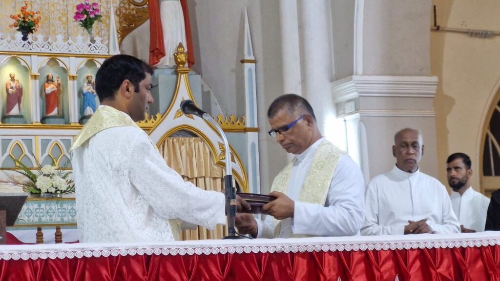ಶಿರ್ವ ಚರ್ಚಿನ ನೂತನ ಧರ್ಮ ಗುರುಗಳಾಗಿ ಫಾ. ಚಾರ್ಲ್ಸ್ ಮಿನೇಜಸ್ ಅಧಿಕಾರ ಸ್ವೀಕಾರ*