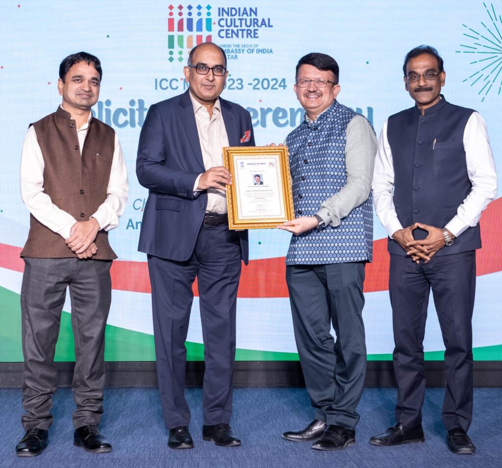 ಭಾರತೀಯ ಸಾಂಸ್ಕೃತಿಕ ಕೇಂದ್ರ (ಐಸಿಸಿ) 2023–2024 ರ ವ್ಯವಸ್ಥಾಪಕ ಸಮಿತಿಯನ್ನು ಕತಾರ್‌ನಲ್ಲಿರುವ ಭಾರತೀಯ ಸಮುದಾಯಕ್ಕೆ ನೀಡಿದ ವಿಶಿಷ್ಟ ಮತ್ತು ನಿಸ್ವಾರ್ಥ ಸೇವೆಗಾಗಿ ಭಾರತದ ರಾಯಭಾರ ಕಚೇರಿಯು ಮೇ 3, 2026 ರ ಭಾನುವಾರದಂದು ಐಸಿಸಿ ಅಶೋಕ ಸಭಾಂಗಣದಲ್ಲಿ ಸನ್ಮಾನಿಸಲಾಯಿತು.