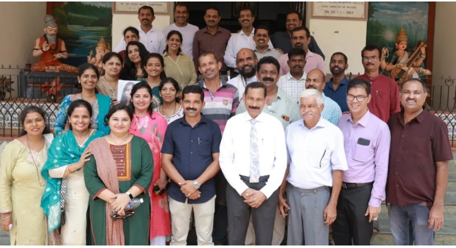 26 ವರ್ಷಗಳ ನoತರ ಶ್ರೀ ಭುವನೇಂದ್ರ ಕಾಲೇಜಿನಲ್ಲಿ ಹಳೆ ವಿದ್ಯಾರ್ಥಿಗಳ ಸ್ನೇಹ-ಸಮ್ಮಿಲನ