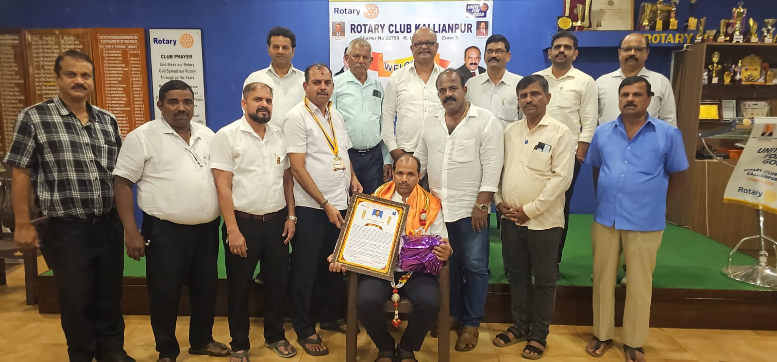 ರೋಟರಿ ಕ್ಲಬ್ ಕಲ್ಯಾಣಪುರ ಇವರ ವತಿಯಿಂದ ಉಡುಪಿ ಜಿಲ್ಲೆಯ ಬ್ರಹ್ಮಾವರ ತಾಲೂಕಿನ ಸಮಾಜ ಸೇವಕ ಮತ್ತು ಸಾಮಾಜಿಕ ಕಾರ್ಯಕರ್ತರಾದ ಸತೀಶ್ ಪೂಜಾರಿ ಕೀಳಂಜೆಯವರಿಗೆ ಸನ್ಮಾನ