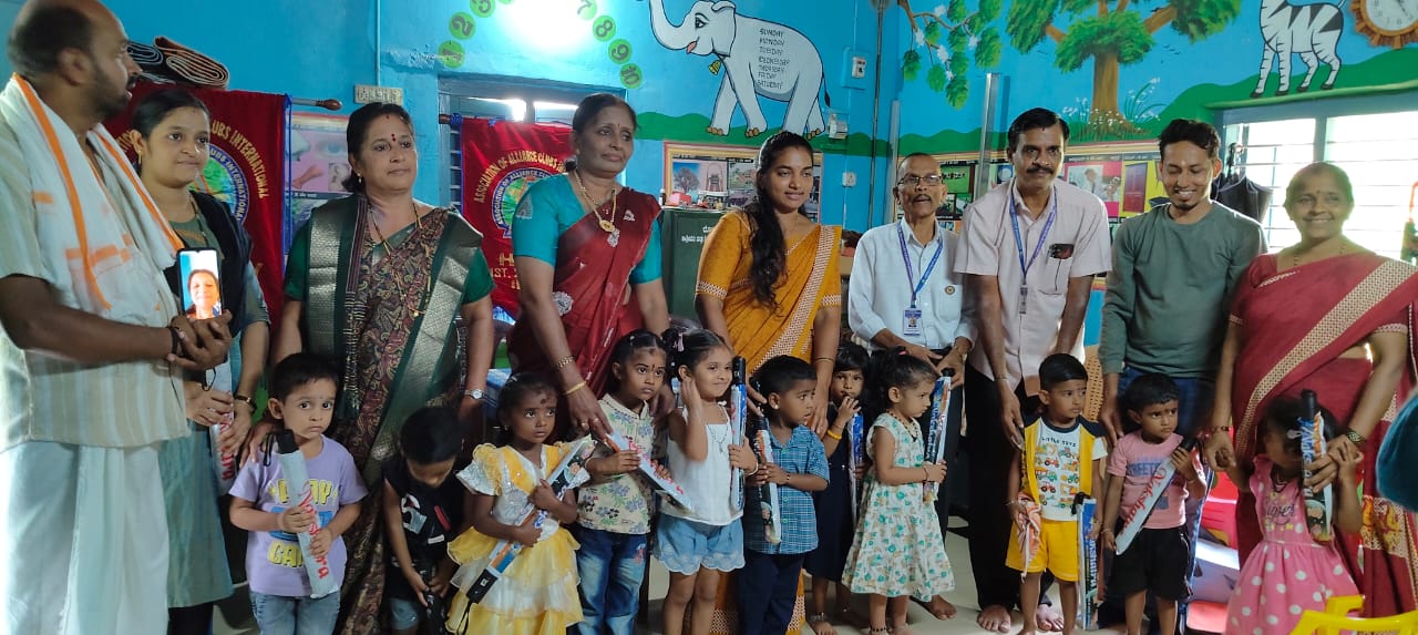 ವರಂಗ ಗ್ರಾಮ ಪಂಚಾಯತ್ ವ್ಯಾಪ್ತಿಯ ಅಂಗನವಾಡಿ ಕೇಂದ್ರಗಳಿಗೆ ಹೆಬ್ರಿ ಅಲಯನ್ಸ್ ಕ್ಲಬ್ ವತಿಯಿಂದ ಕೊಡುಗೆ