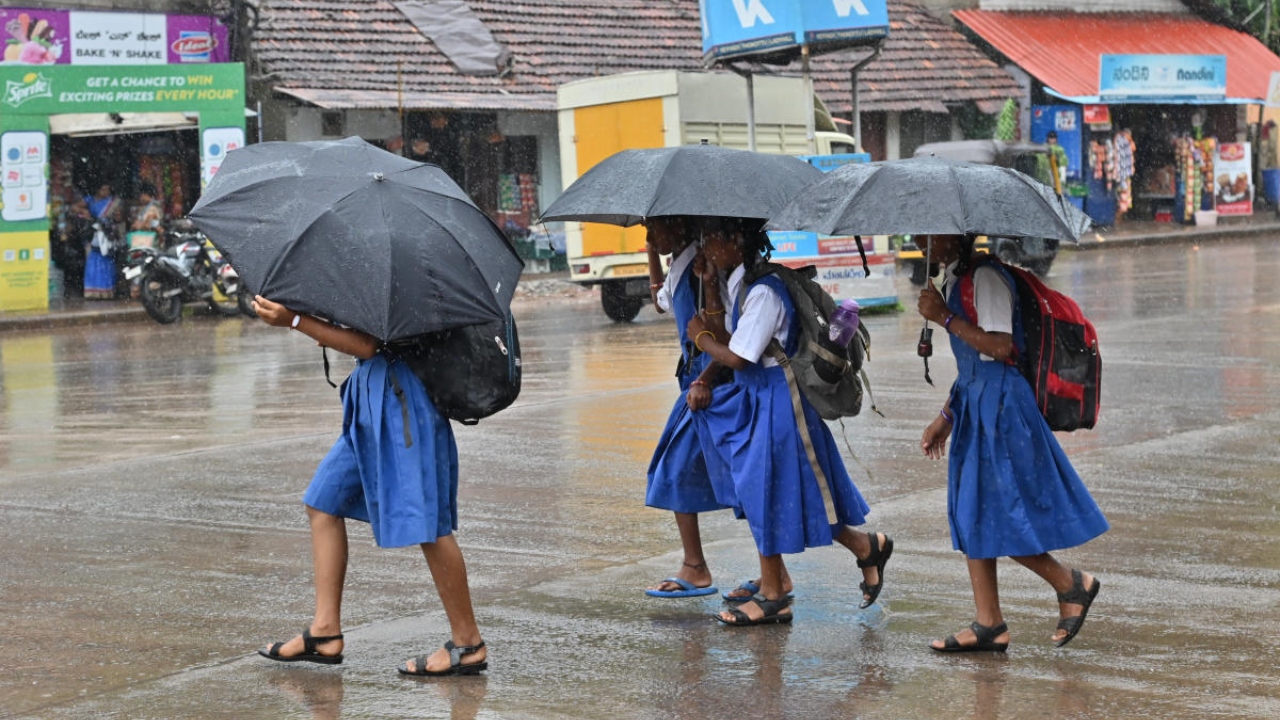 ಎಲ್ಲೋ ಅಲರ್ಟ್ : ದಕ್ಷಿಣ ಕನ್ನಡ ಜಿಲ್ಲೆಯ ಶಾಲಾ ಕಾಲೇಜುಗಳಿಗೆ ಇಂದು (ಜುಲೈ 23) ರಜೆ ಘೋಷಣೆ