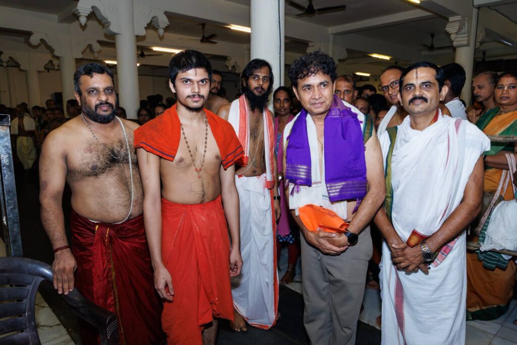 ಖ್ಯಾತ ಚಿತ್ರ ನಟ ಹಾಗೂ ಹಾಸ್ಯ ನಟ ಶರಣ್ ಉಡುಪಿ ಶ್ರೀ ಕೃಷ್ಣ ಮಠಕ್ಕೆ ಭೇಟಿ..!