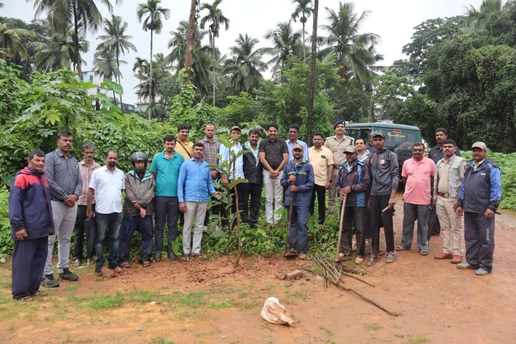 ತೀರ್ಥಹಳ್ಳಿಯಲ್ಲಿ ಕಾರ್ಯನಿರತ ಪತ್ರಕರ್ತರ ಸಂಘದ ಸಹಯೋಗದಲ್ಲಿ ವನ ಮಹೋತ್ಸವ ಕಾರ್ಯಕ್ರಮ ಯಶಸ್ವಿ