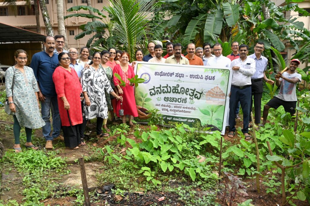ಉಡುಪಿ ಕ್ಯಾಥೋಲಿಕ್ ಸಭಾದಿಂದ ಸಂತ ಮೇರಿಸ್ ಕನ್ನಡ ಮಾಧ್ಯಮ ಶಾಲೆಗಳ ವಿದ್ಯಾರ್ಥಿಗಳಿಗೆ ನೆರವು ವಿತರಣೆ ಮತ್ತು ವನಮಹೋತ್ಸವ ಕಾರ್ಯಕ್ರಮ