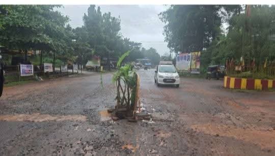 ಸುಳ್ಯದ ಜ್ಯೋತಿ ಸರ್ಕಲ್ ಬಳಿ ಇನ್ನೂ ದುರಸ್ಥಿಯಾಗದ ರಸ್ತೆ