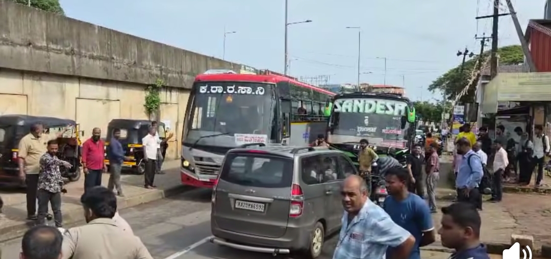 ಕಾಪು: ಸಮಯದ ಸ್ಪರ್ಧೆಗೆ ಖಾಸಗಿ ಬಸ್‌ಗಳ ನಡುವೆ ಭೀಕರ ಡಿಕ್ಕಿ – ಸಾರ್ವಜನಿಕರಲ್ಲಿ ಆತಂಕ!