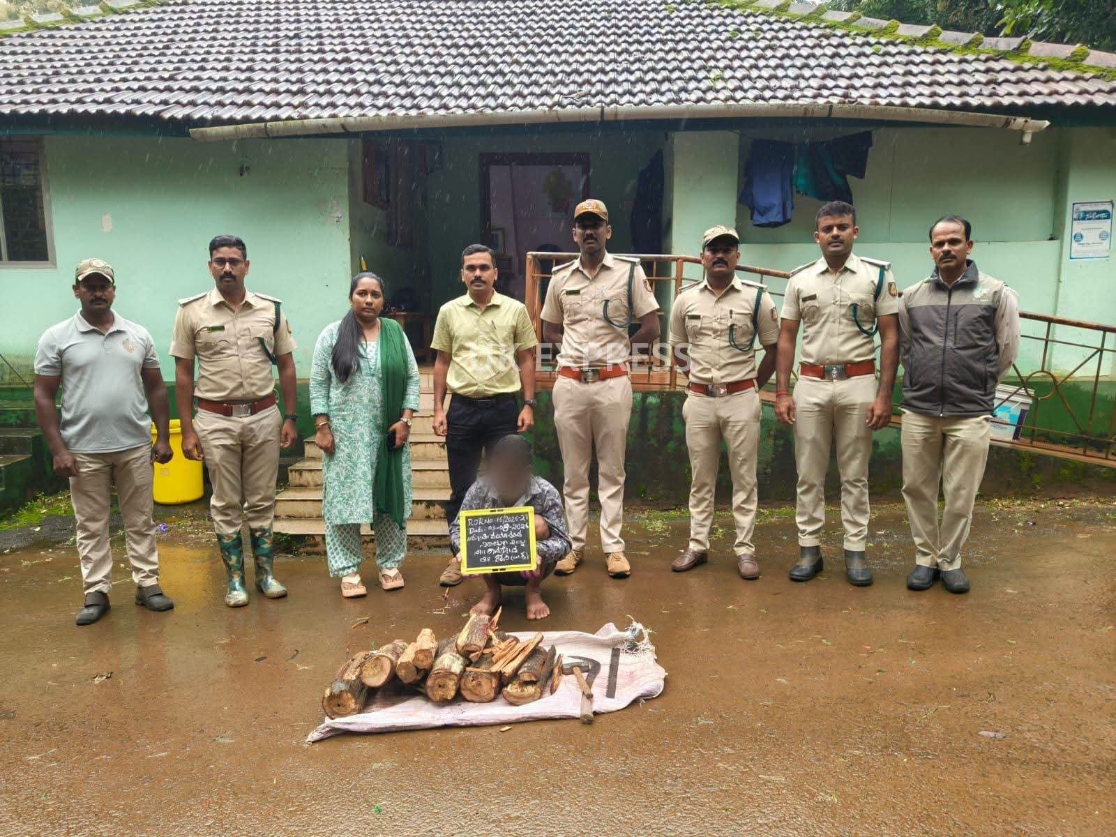 ಅಕ್ರಮವಾಗಿ ಶ್ರೀಗಂಧ ಕೆತ್ತನೆ: ಓರ್ವ ಆರೋಪಿ ಬಂಧನ, 33.390 ಕೆ.ಜಿ. ಶ್ರೀಗಂಧ ವಶ