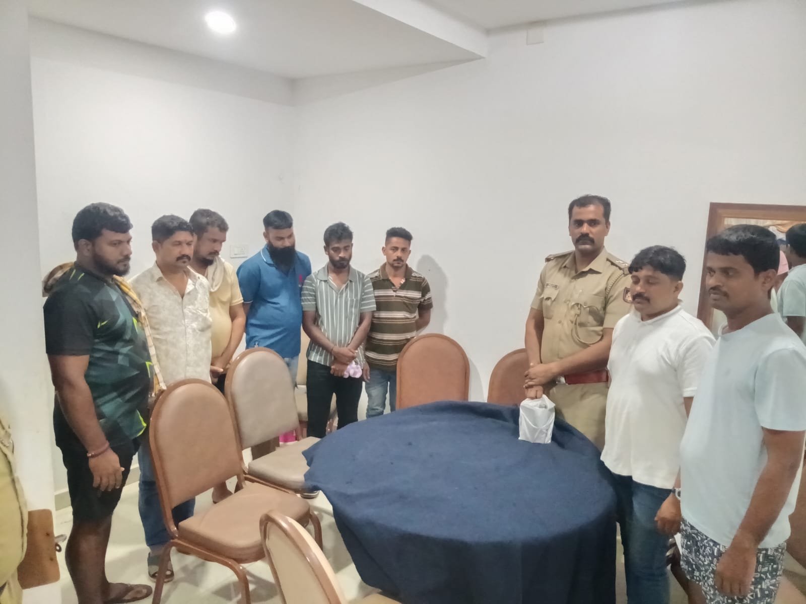 ನಿಟ್ಟೆ ಹೋಟೆಲ್‌ನಲ್ಲಿ ಜೂಜಾಟ ದಾಳಿ: 6 ಮಂದಿ ವಶ, 16,350 ರೂ. ವಶ