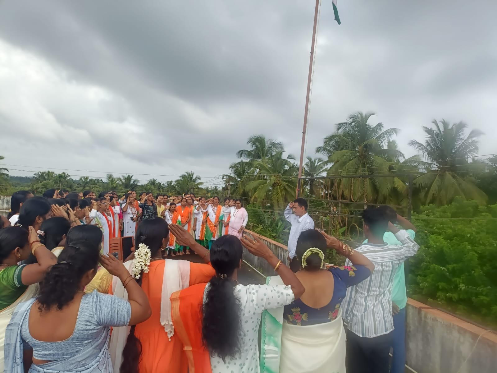 ಜೂಲಿಯಾನ ಕಾಂಪ್ಲೆಕ್ಸ್ ಹಾಗೂ ಮಲ್ನಾಡು ಕ್ಯಾಶು ಲಕ್ಷ್ಮಿ ನಗರ ಕೊಳಲಗಿರಿ ಸ್ವಾತಂತ್ರ್ಯ ದಿನಾಚರಣೆ ಆಚರಣೆ