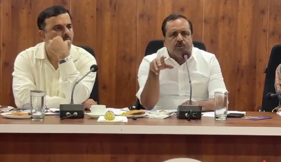 ಕಾರಿನ ಮೇಲೆ ಮರ ಬಿದ್ದು ಚಾಲಕ ಸಾವು: ಅರಣ್ಯ ಇಲಾಖೆ ಅಧಿಕಾರಿಗಳ ವಿರುದ್ಧ ಸಚಿವ ಯು.ಟಿ. ಖಾದರ್ ಗರಂ