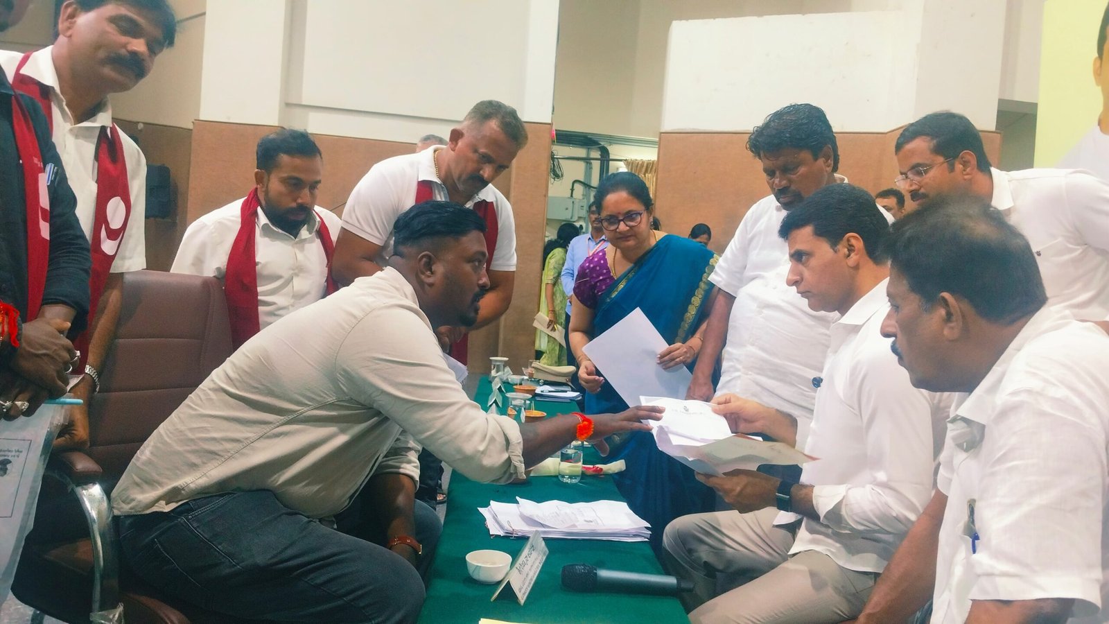 ಉಡುಪಿ: ಜಿಲ್ಲಾಧಿಕಾರಿ ಕಚೇರಿಯಲ್ಲಿ ಉಸ್ತುವಾರಿ ಸಚಿವರಿಗೆ ನೇರ ಮನವಿ: ಎಪಿಎಂಸಿ ಉಪ-ಗುತ್ತಿಗೆ ರದ್ದತಿಗೆ ಯುವ ಉದ್ಯಮಿ ಸುಶಾಂತ್ ಬ್ರಹ್ಮವರ ಆಗ್ರಹ