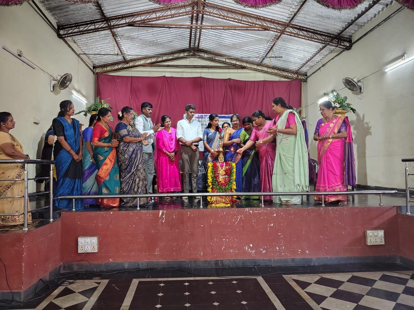 ಸರ್ಕಾರದ ಅನುದಾನವನ್ನು ಸದ್ವಿನಿಯೋಗ ಮಾಡಿಕೊಂಡು ಸ್ವಾವಲಂಬಿಗಳಾಗಿ –ಮಹಿಳೆಯರಿಗೆ ವಿಜಯಕುಮಾರ್ ಕರೆ*