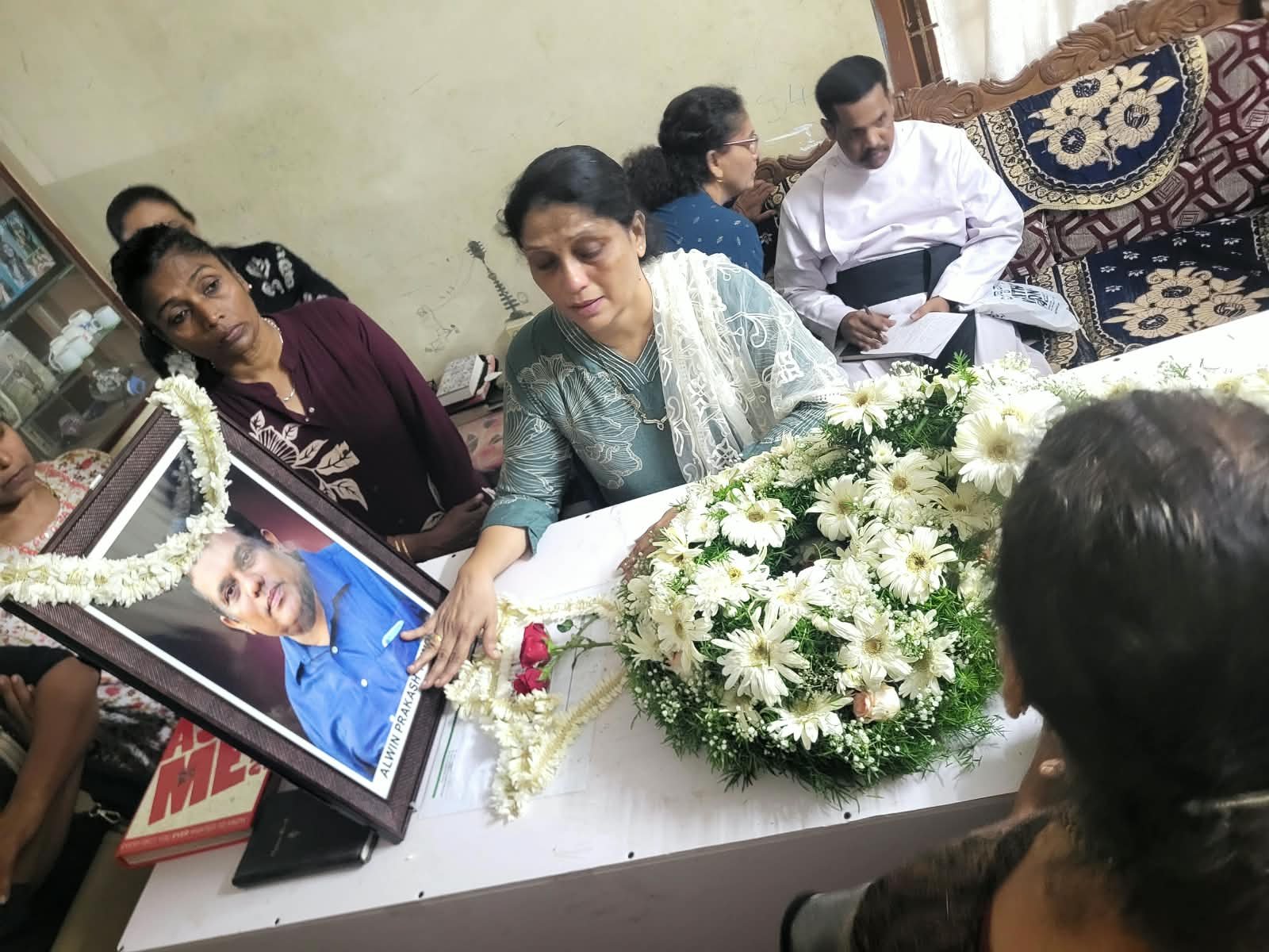 ಶಾರ್ಜಾದಲ್ಲಿ ಕೊಲೆಯಾದ ಆಲ್ವಿನ್ ಪ್ರಕಾಶ್ ಕುಂದರ್ ಅಂತ್ಯಕ್ರಿಯೆ : ಕುಟುಂಬಸ್ಥರ ಆಕ್ರಂದನ